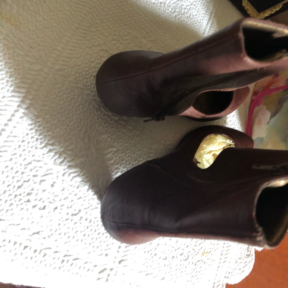 Boots - Picture 3 of 4